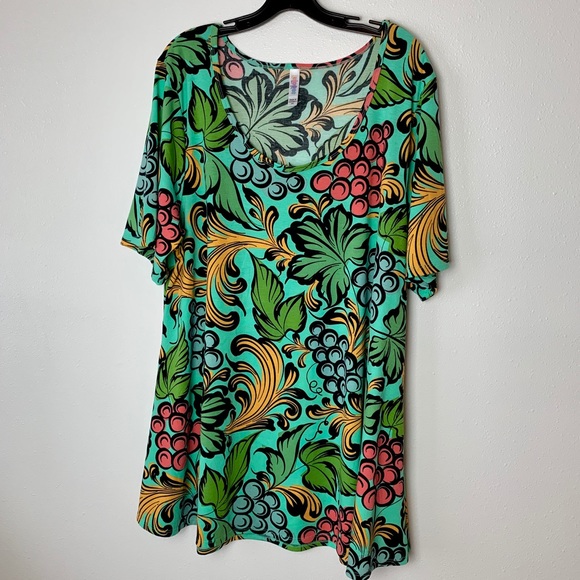 LuLaRoe mint background with grapes 🍇 3XL - Picture 2 of 5